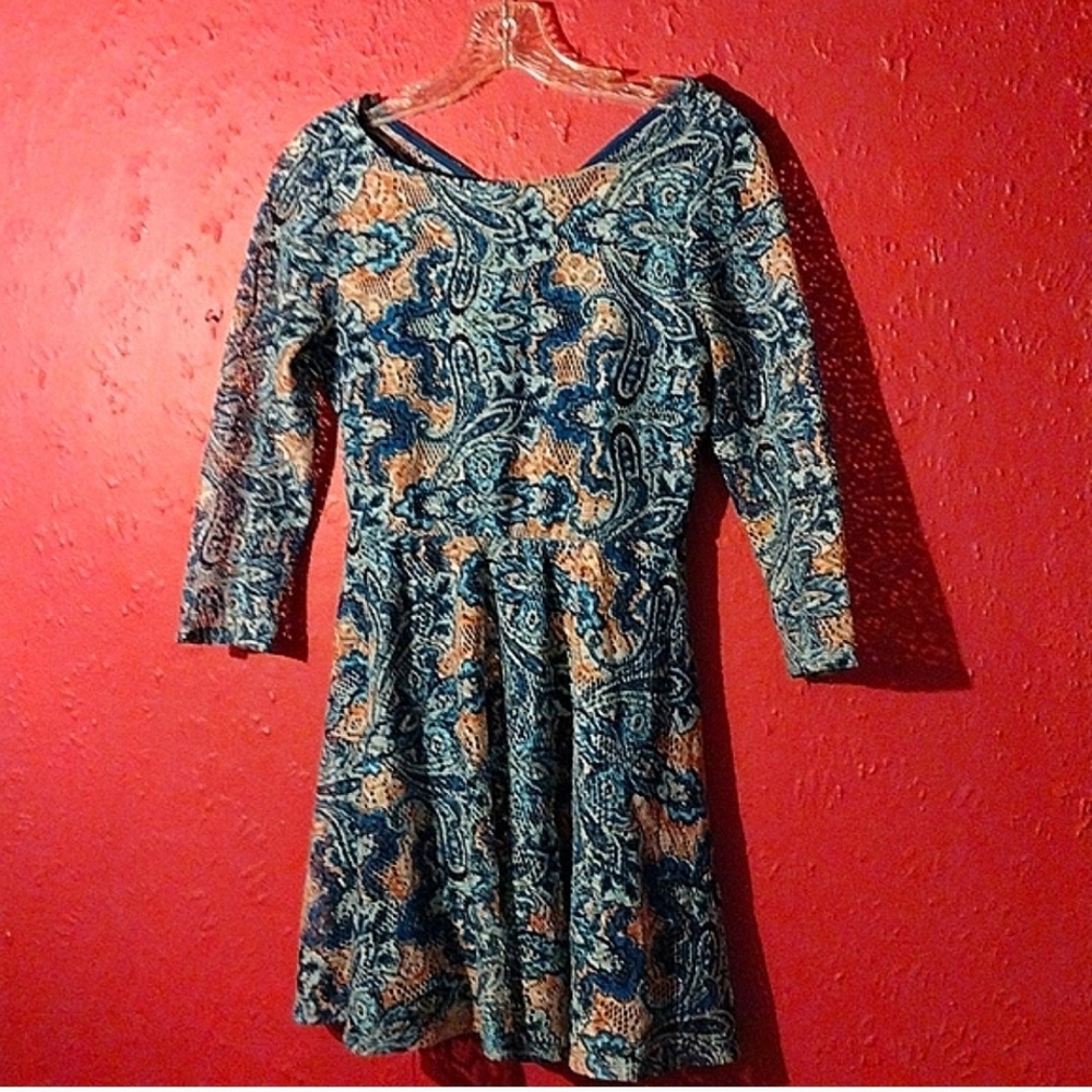 Forever 21 3/4 Sleeve Blue Paisley Crisscross Back Skater Dress Small